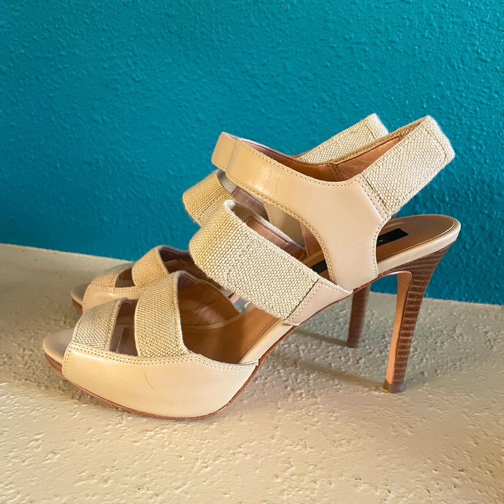 ANN TAYLOR REID STRETCH CANVAS SANDAL SZ 9